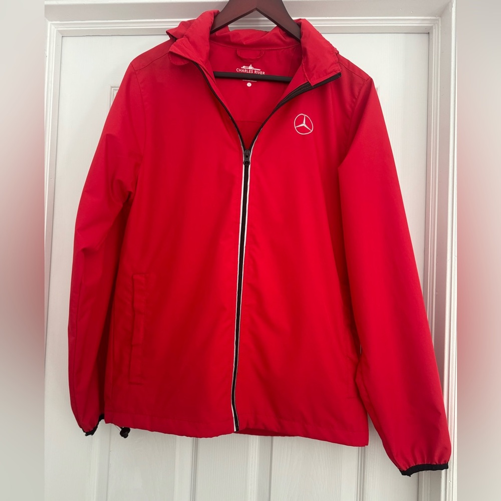Mercedes wind breaker size small, like new condition, light and comfortable.